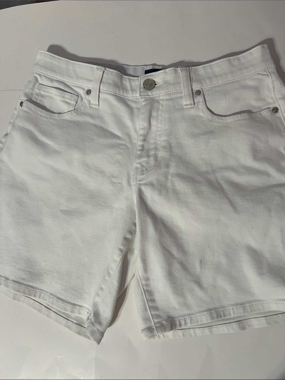 Jag Jeans White Denim Shorts
Size 4